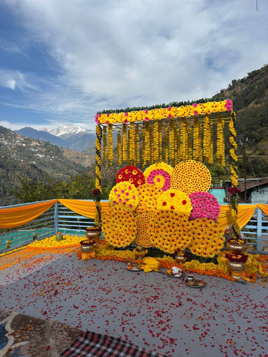 Multiple tie-ups for temple decoration